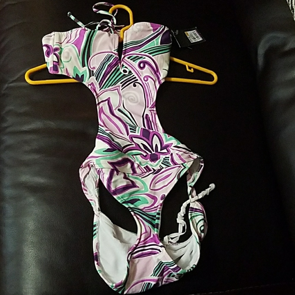 🌊🌊Mossimo one piece bathing suit 🏊